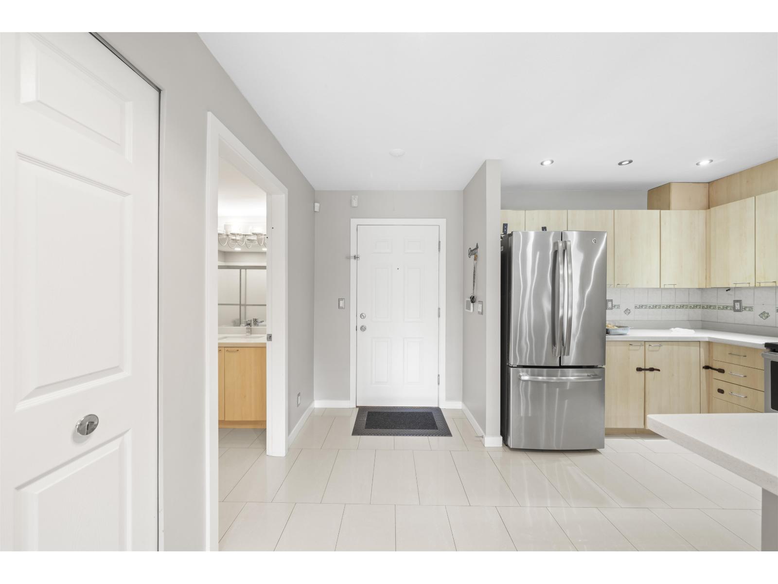 207 12083 92a Avenue, Surrey, British Columbia  V3V 8C8 - Photo 4 - R3156477