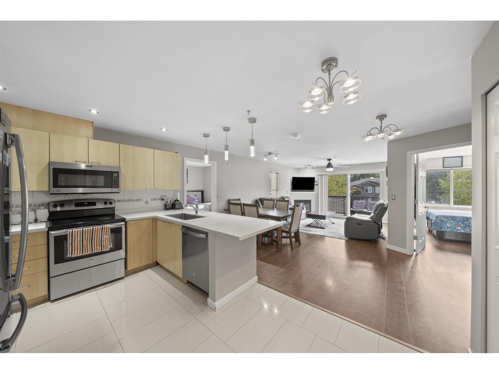 207 12083 92a Avenue, Surrey, British Columbia  V3V 8C8 - Photo 3 - R3156477