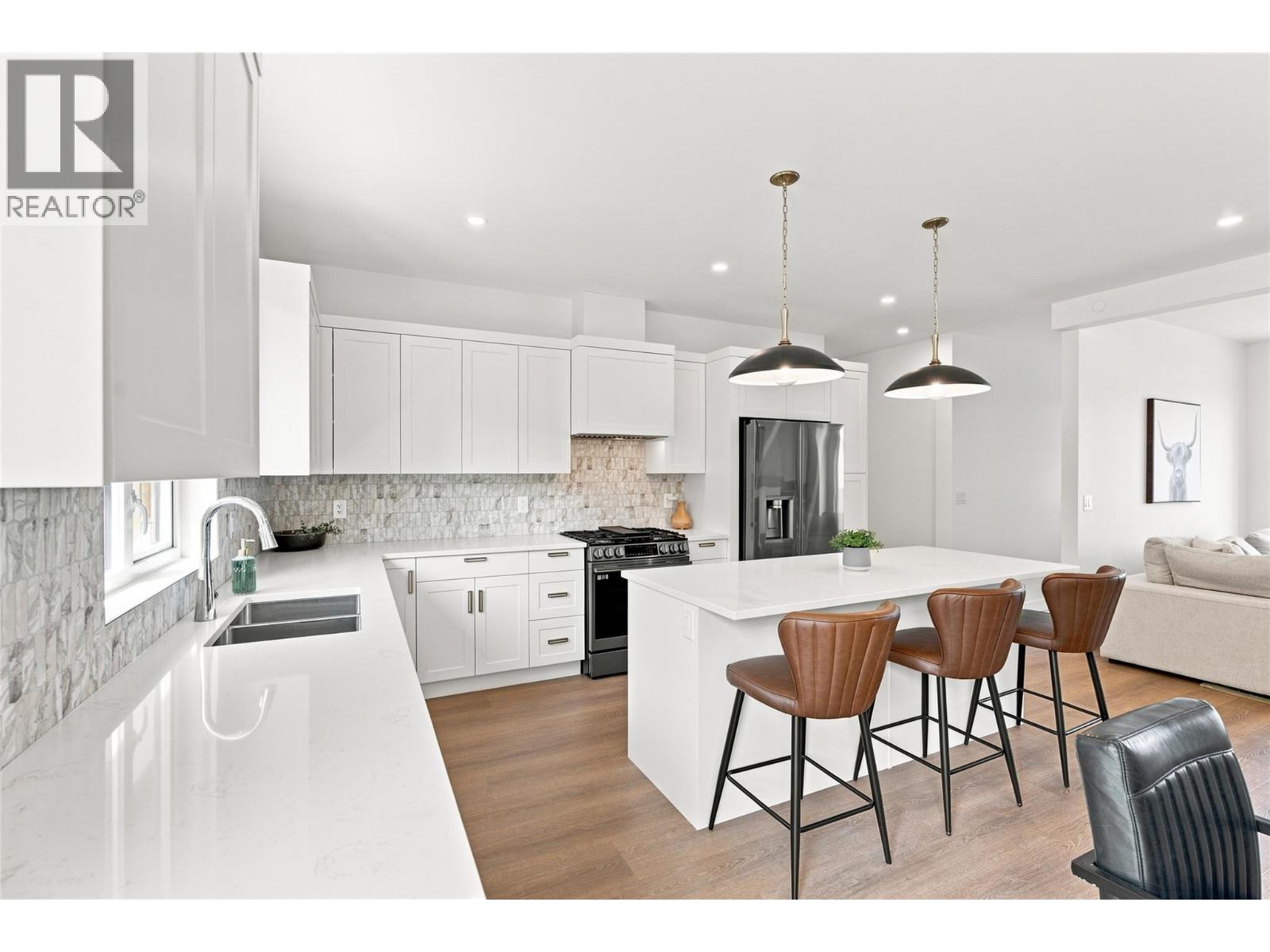 1673 Camas Court, Kamloops, British Columbia  V2E 0E6 - Photo 6 - 10378054