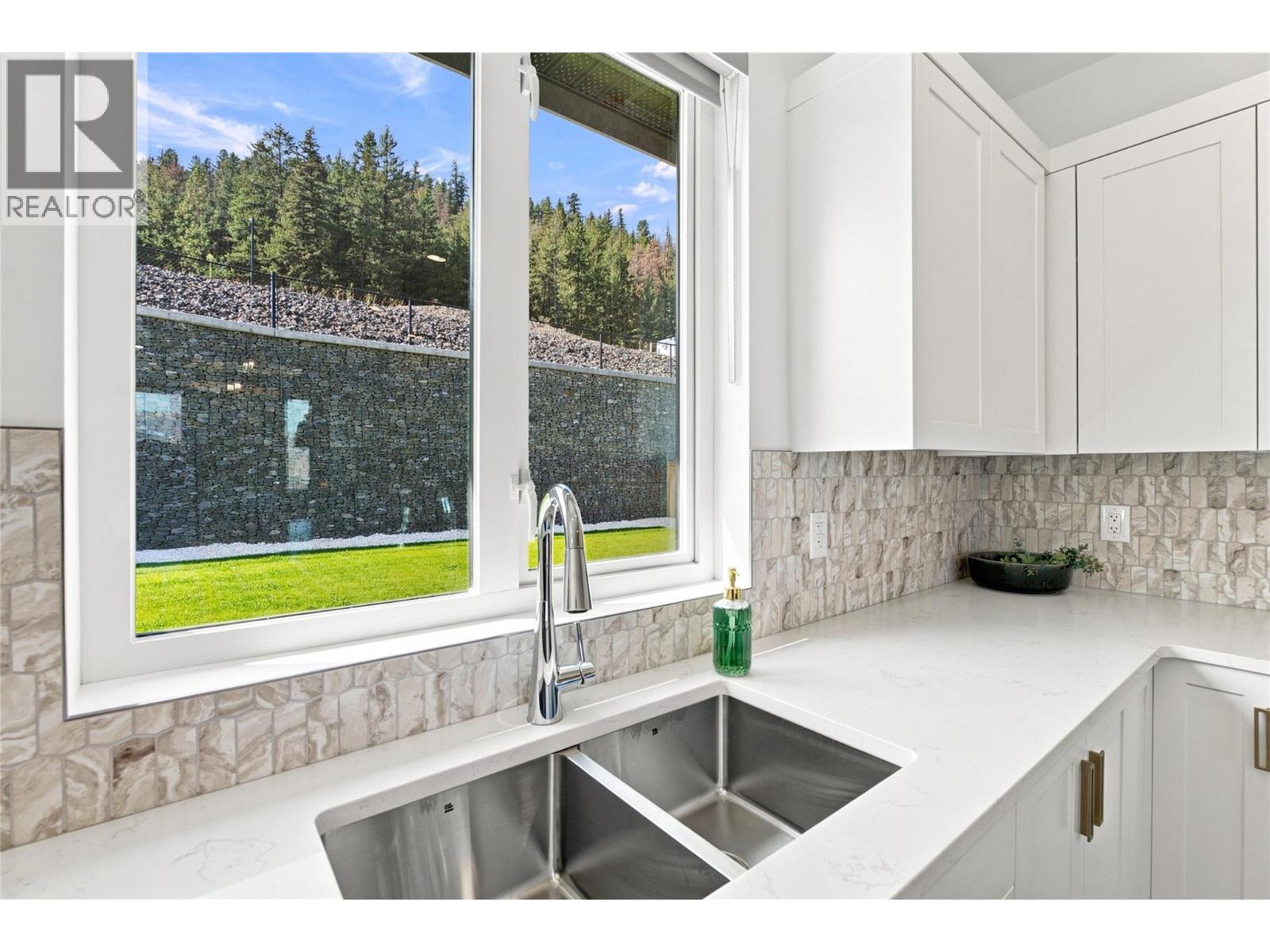 1673 Camas Court, Kamloops, British Columbia  V2E 0E6 - Photo 7 - 10378054