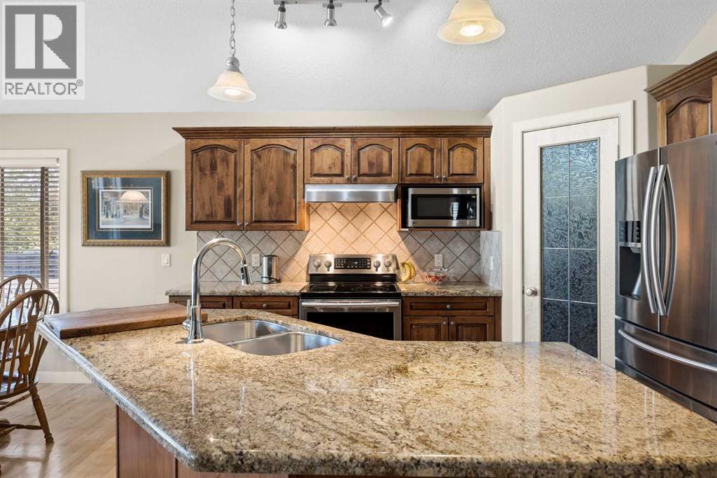 93 Coach Court SW, Calgary, Alberta  T3H 4P7 - Photo 15 - A2324190