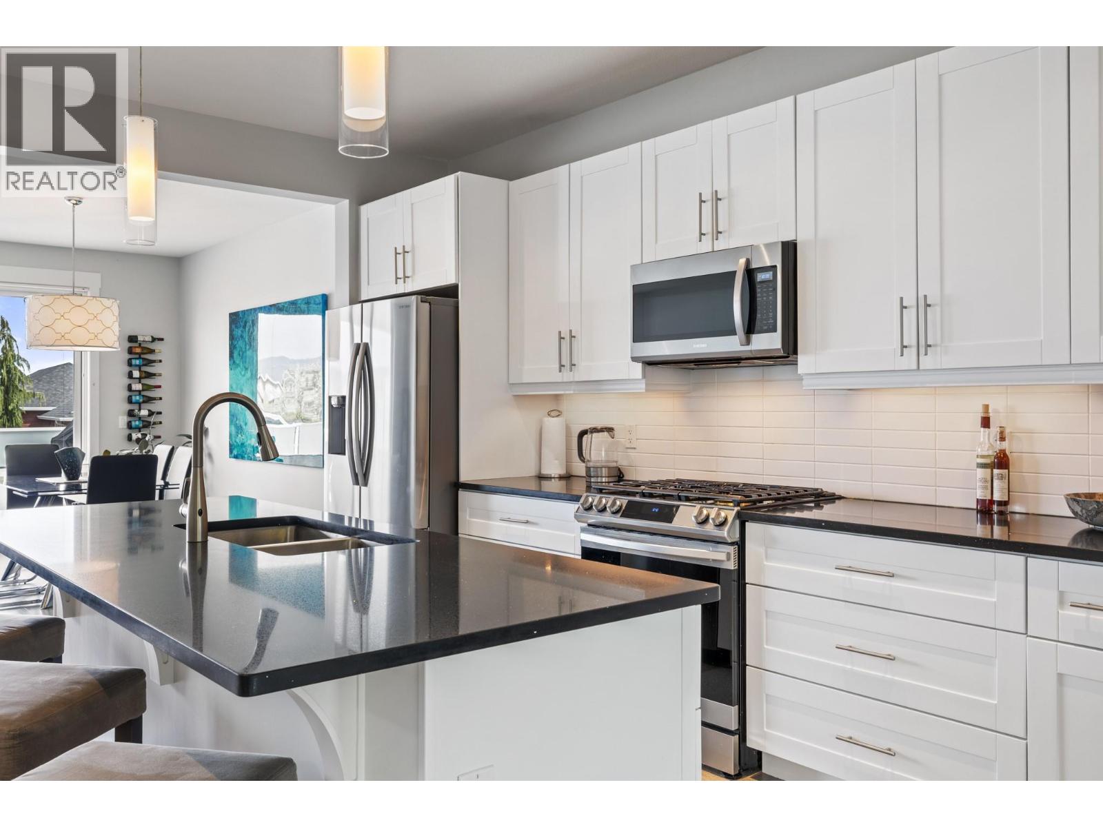 1260 Snowberry Avenue, Kelowna, British Columbia  V1W 5K7 - Photo 3 - 10395659