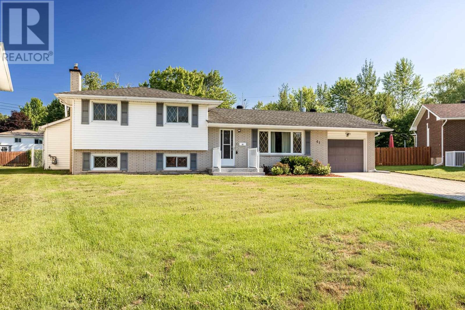 41 Peacock Cres, Sault Ste Marie, Ontario  P6B 3X4 - Photo 2 - SM262199