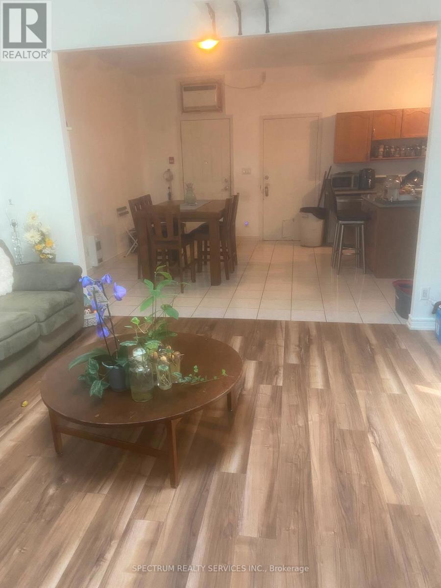 Rear Main Floor Loft - 3126 Dundas Street W, Toronto, Ontario  M6P 2A1 - Photo 3 - W13684282