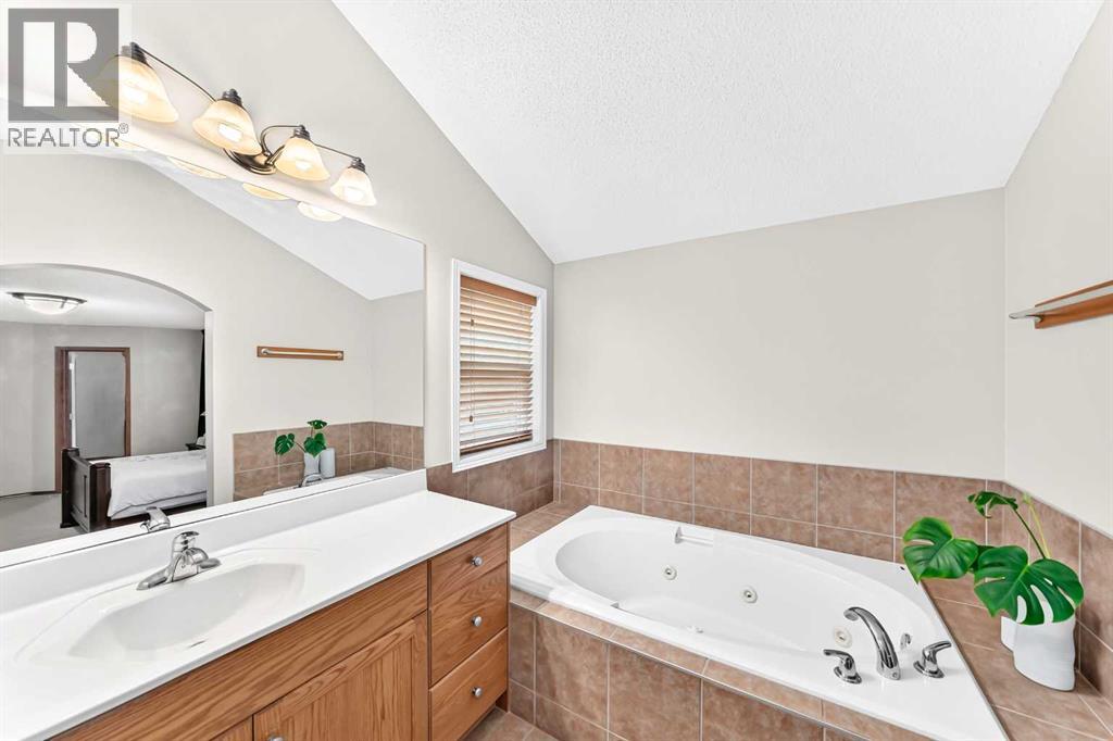 144 Cougarstone Common Sw, Calgary, Alberta  T3H 5P5 - Photo 21 - A2338157