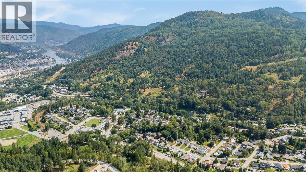 469 Forrest Drive, Trail, British Columbia V1R 2H1 - Photo 9 - 10397894