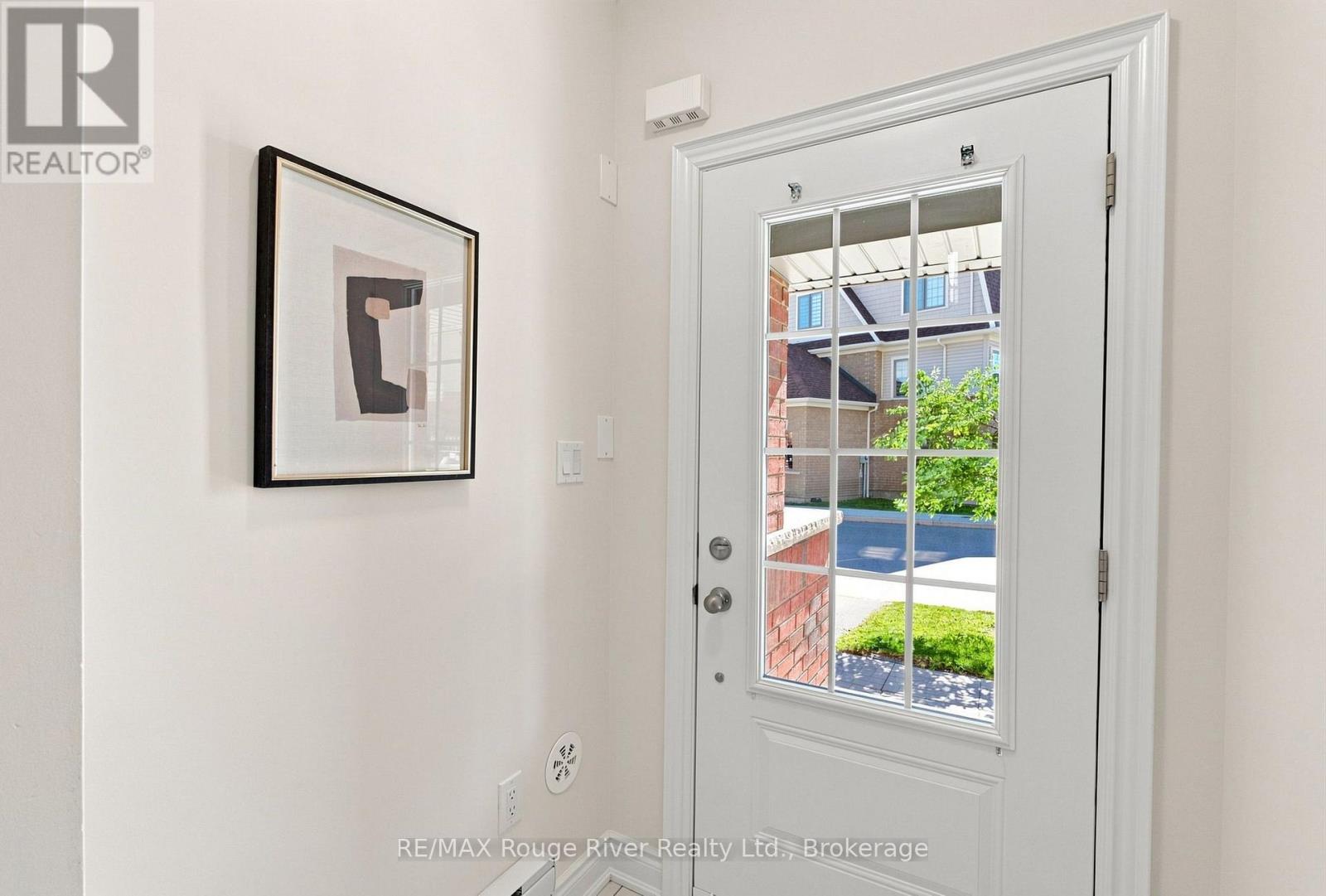 2607 Magdalen Path W, Oshawa, Ontario  L1L 0R6 - Photo 2 - E13688708