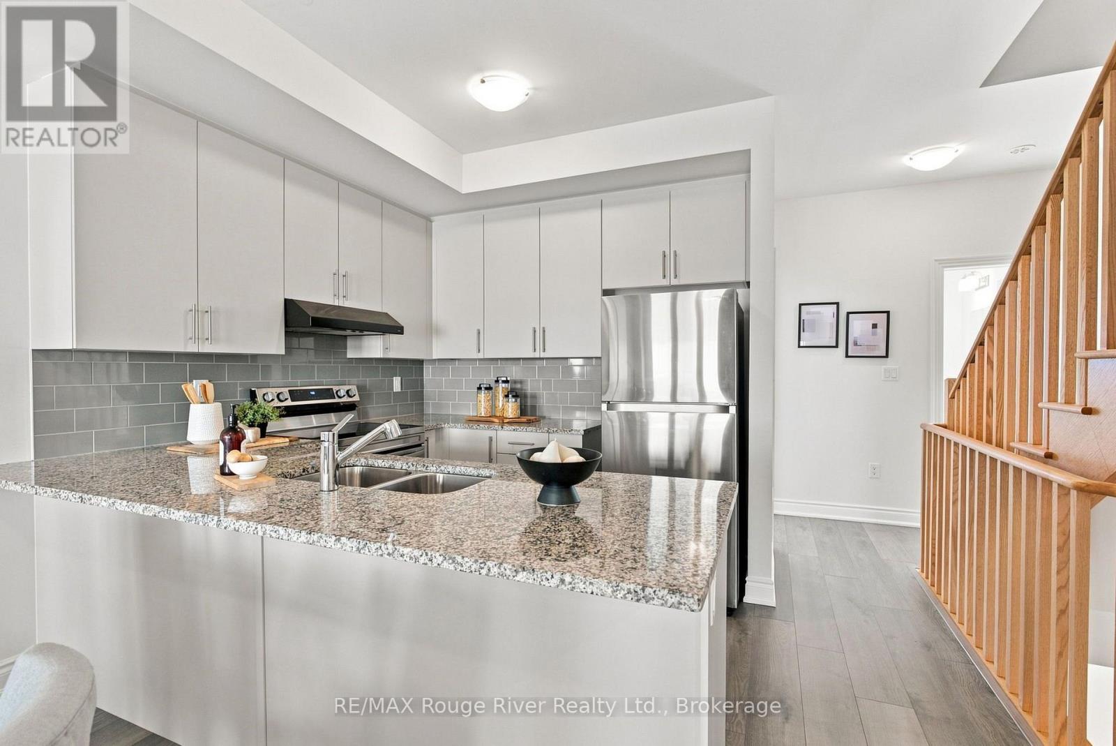 2607 Magdalen Path W, Oshawa, Ontario  L1L 0R6 - Photo 6 - E13688708