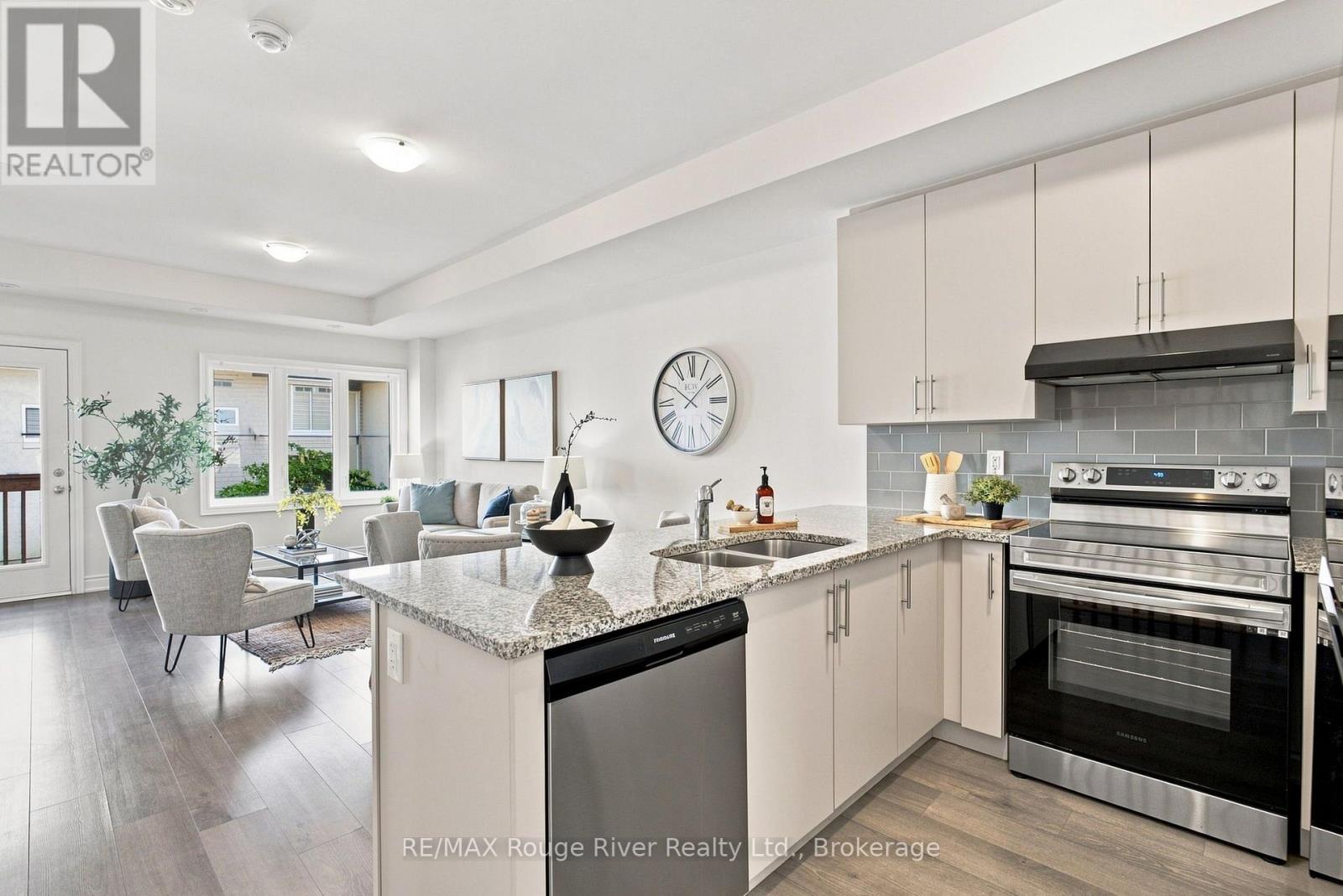 2607 Magdalen Path W, Oshawa, Ontario  L1L 0R6 - Photo 8 - E13688708