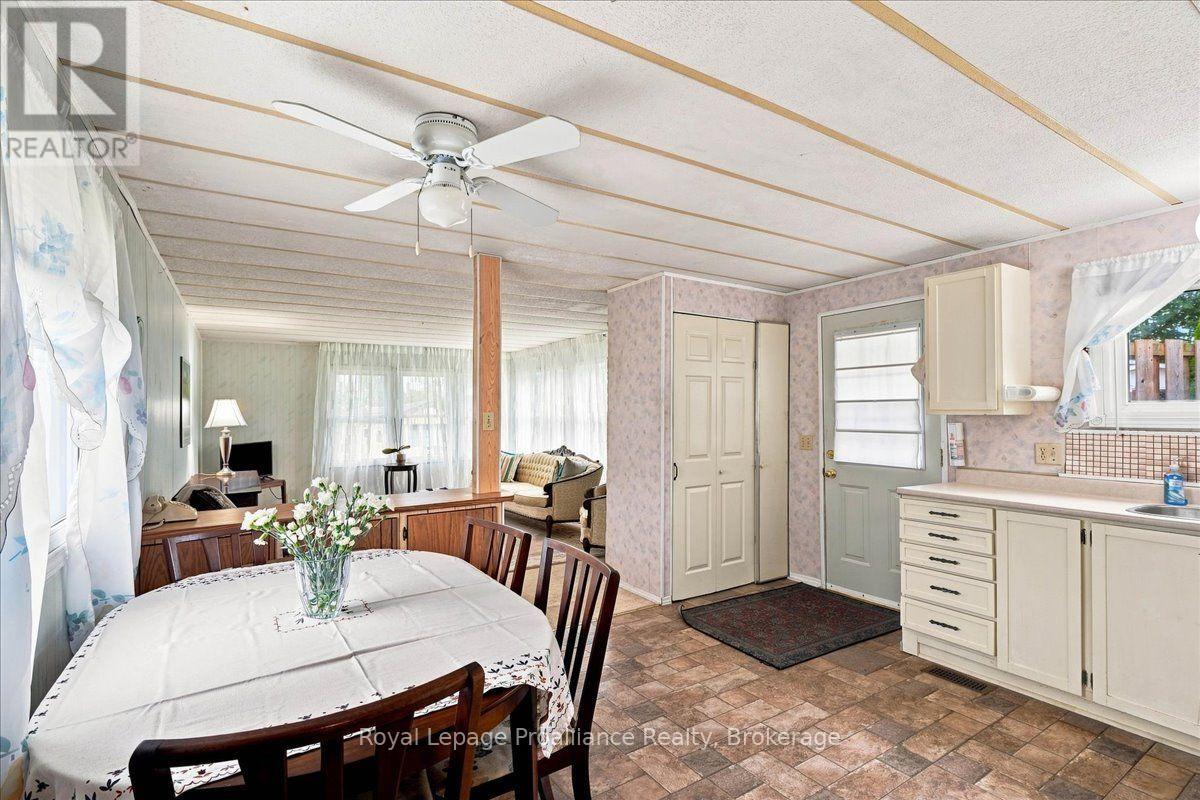 18 Cedar Street, Greater Napanee, Ontario  K7R 3L1 - Photo 10 - X13688676
