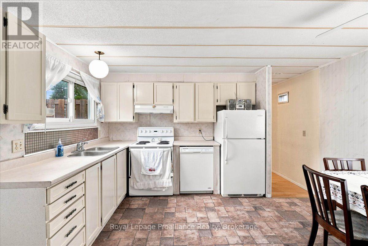 18 Cedar Street, Greater Napanee, Ontario  K7R 3L1 - Photo 12 - X13688676