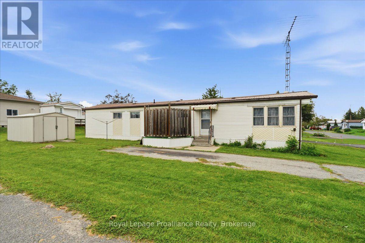 18 Cedar Street, Greater Napanee, Ontario  K7R 3L1 - Photo 2 - X13688676