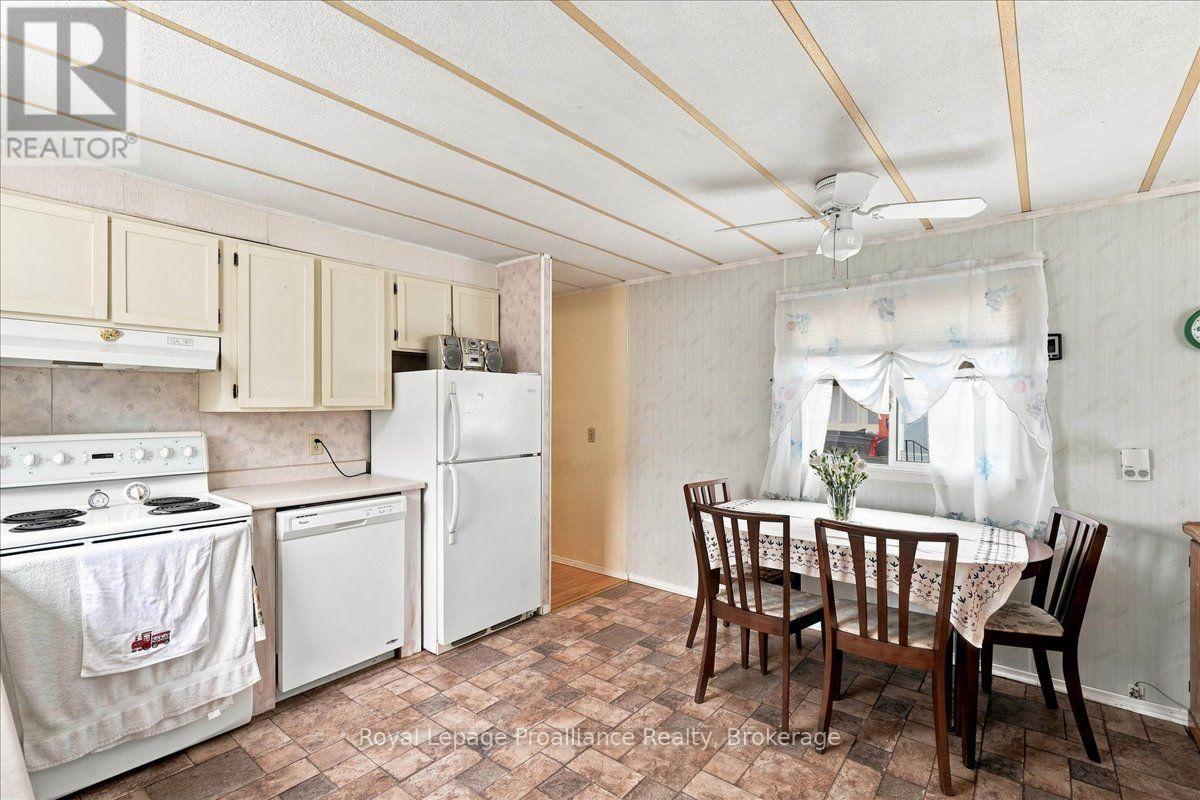 18 Cedar Street, Greater Napanee, Ontario  K7R 3L1 - Photo 9 - X13688676