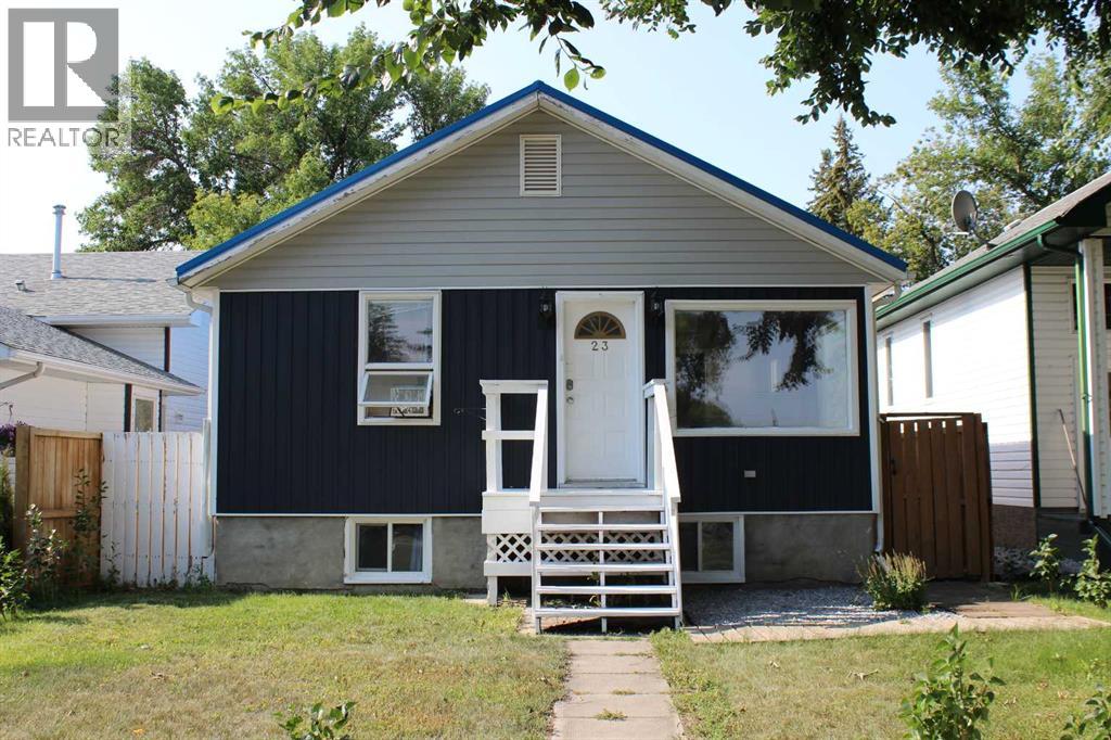 23 Pine Avenue W, Brooks, Alberta  T1A 0A1 - Photo 2 - A2335119