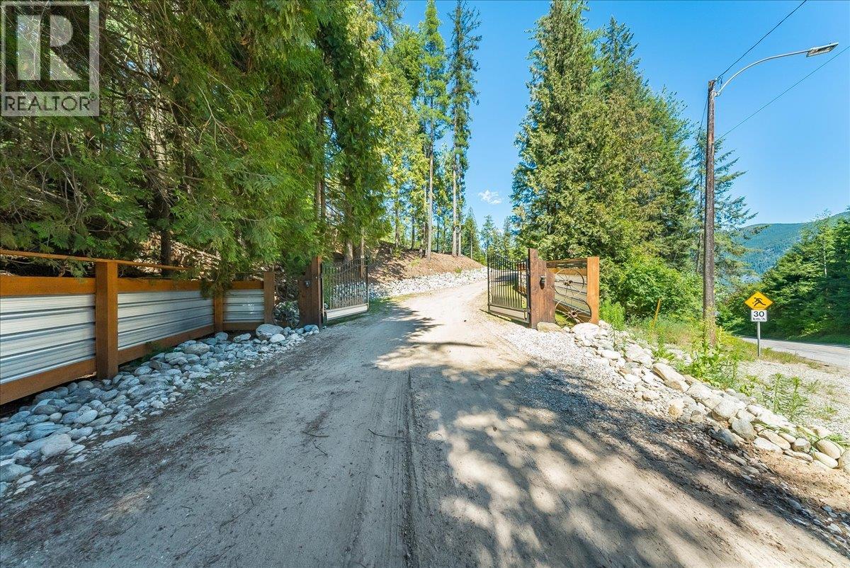 1110 23rd Street, Castlegar, British Columbia V1N 3A6 - Photo 22 - 10395340