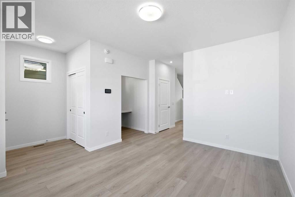 131 Royston Way NW, Calgary, Alberta  T3L 0N7 - Photo 12 - A2332838