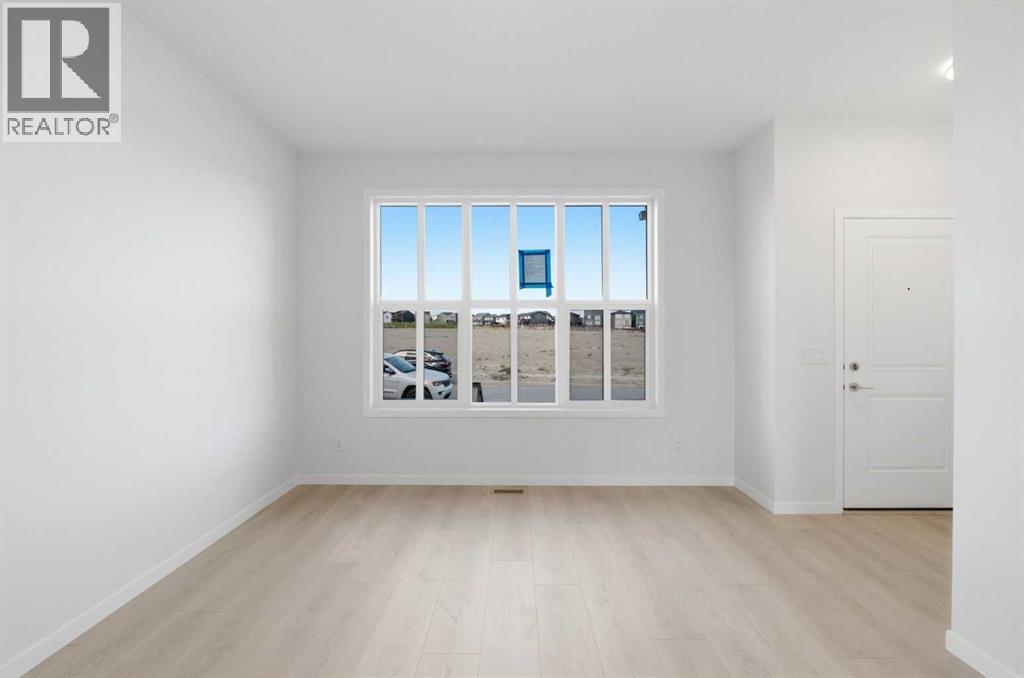 131 Royston Way NW, Calgary, Alberta  T3L 0N7 - Photo 9 - A2332838