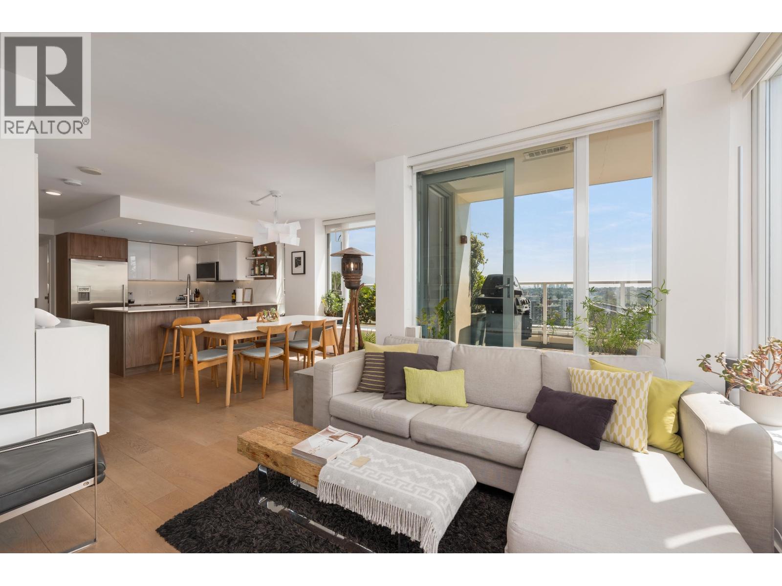 2405 550 Taylor Street, Vancouver, British Columbia  V6B 1R1 - Photo 2 - R3156843