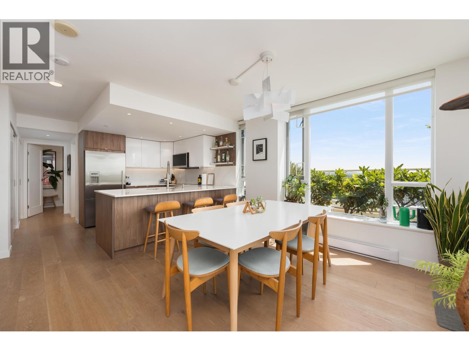 2405 550 Taylor Street, Vancouver, British Columbia  V6B 1R1 - Photo 3 - R3156843