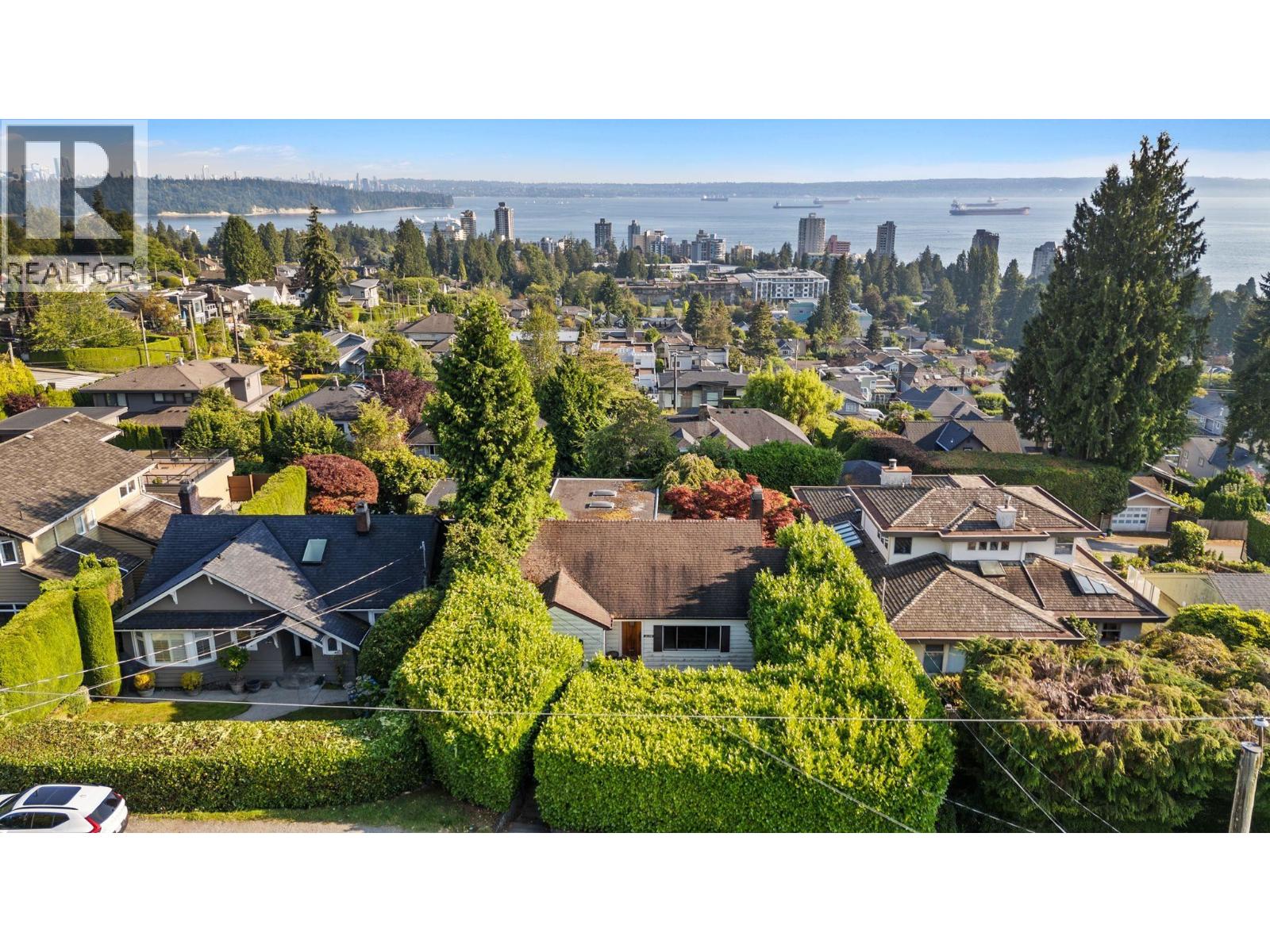 2138 NELSON AVENUE, West Vancouver, British Columbia