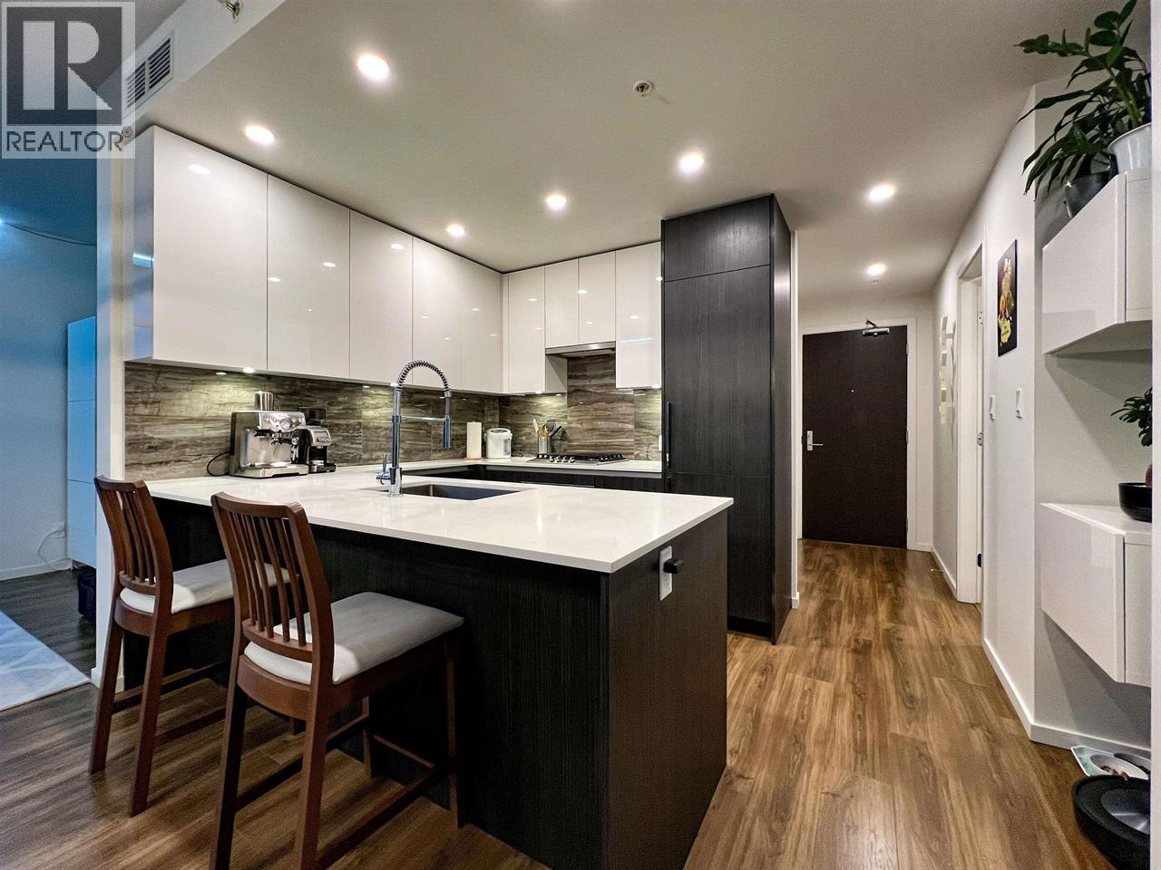 3x01 1888 Gilmore Avenue, Burnaby, British Columbia  V5C 0L2 - Photo 2 - R3156865