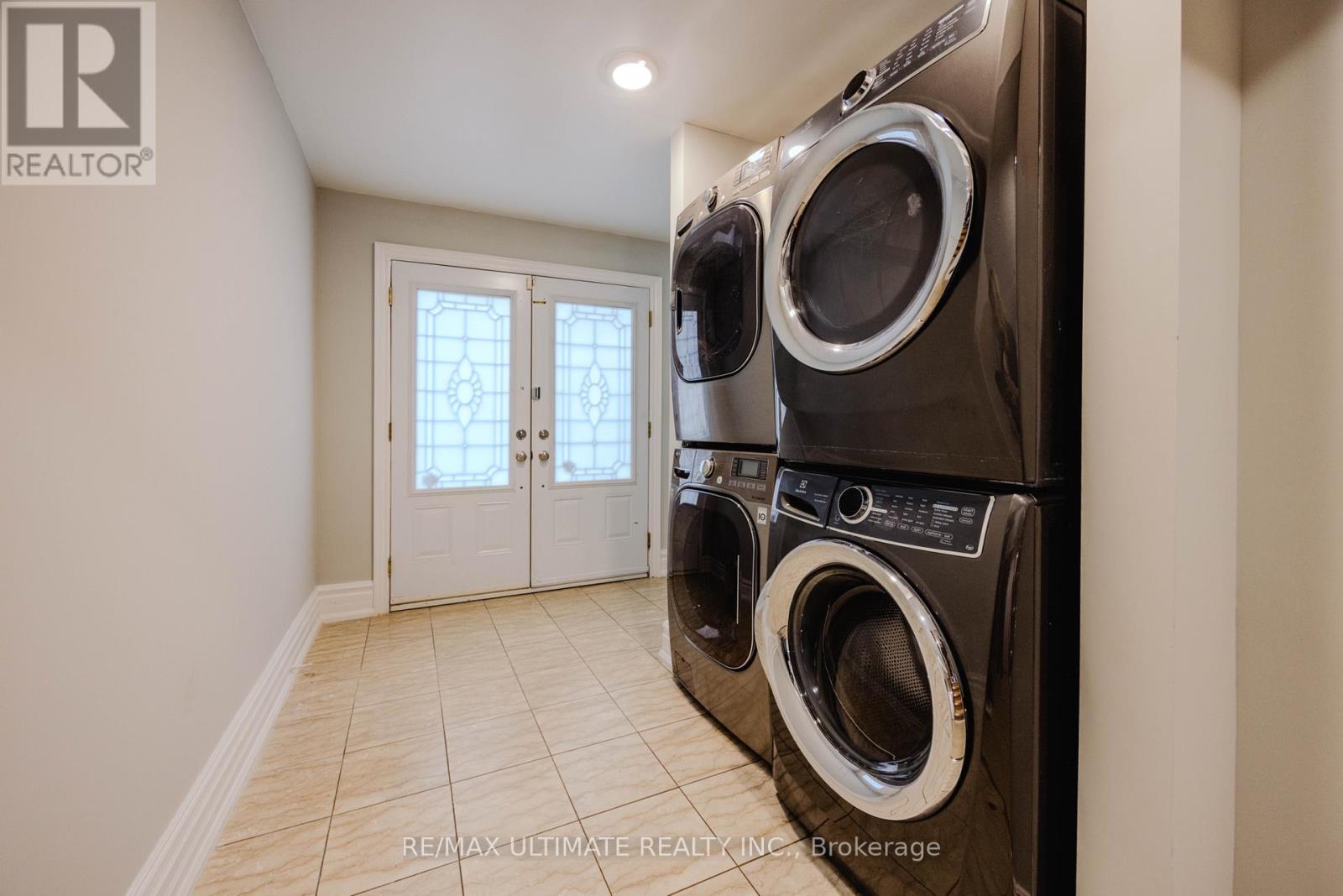 Upper - 83 Burr Avenue, Toronto, Ontario  M6L 1V3 - Photo 14 - W13688634