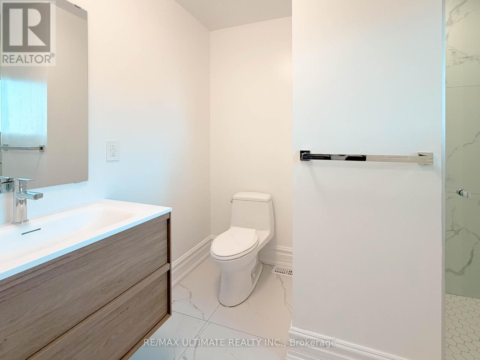 Upper - 83 Burr Avenue, Toronto, Ontario  M6L 1V3 - Photo 4 - W13688634