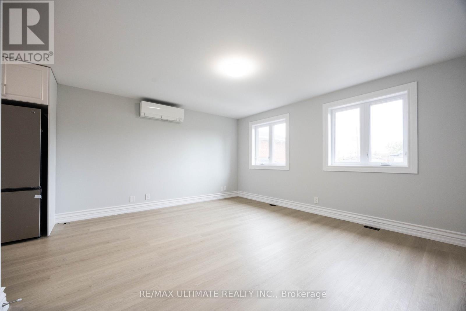 Upper - 83 Burr Avenue, Toronto, Ontario  M6L 1V3 - Photo 5 - W13688634