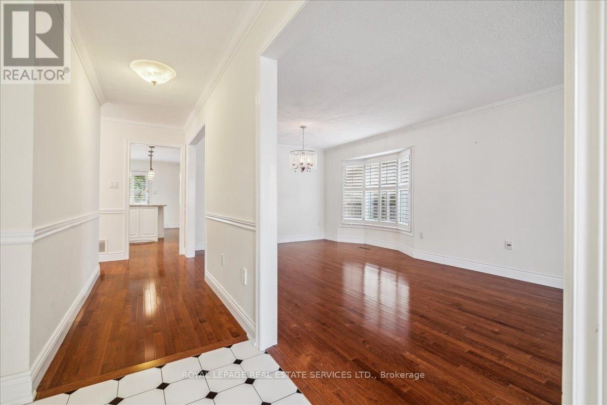 172 River Oaks Boulevard E, Oakville, Ontario  L6H 5N7 - Photo 2 - W13688678