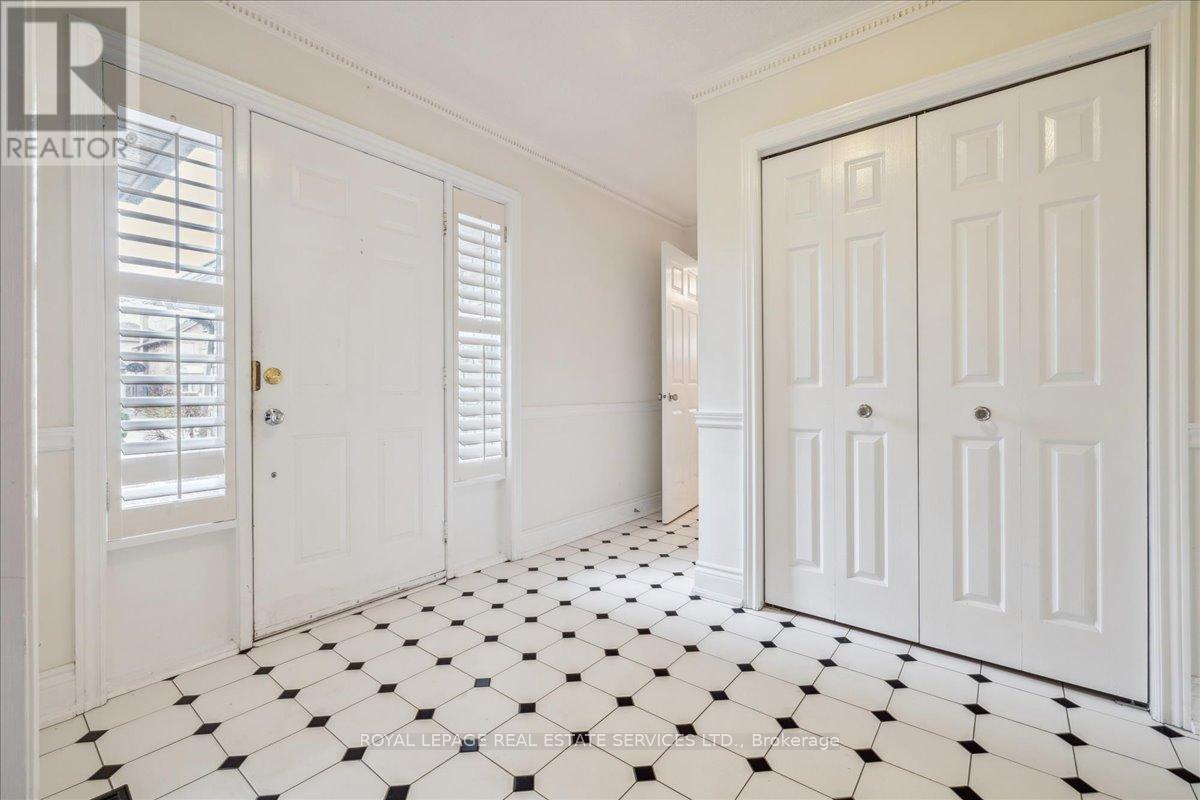 172 River Oaks Boulevard E, Oakville, Ontario  L6H 5N7 - Photo 3 - W13688678