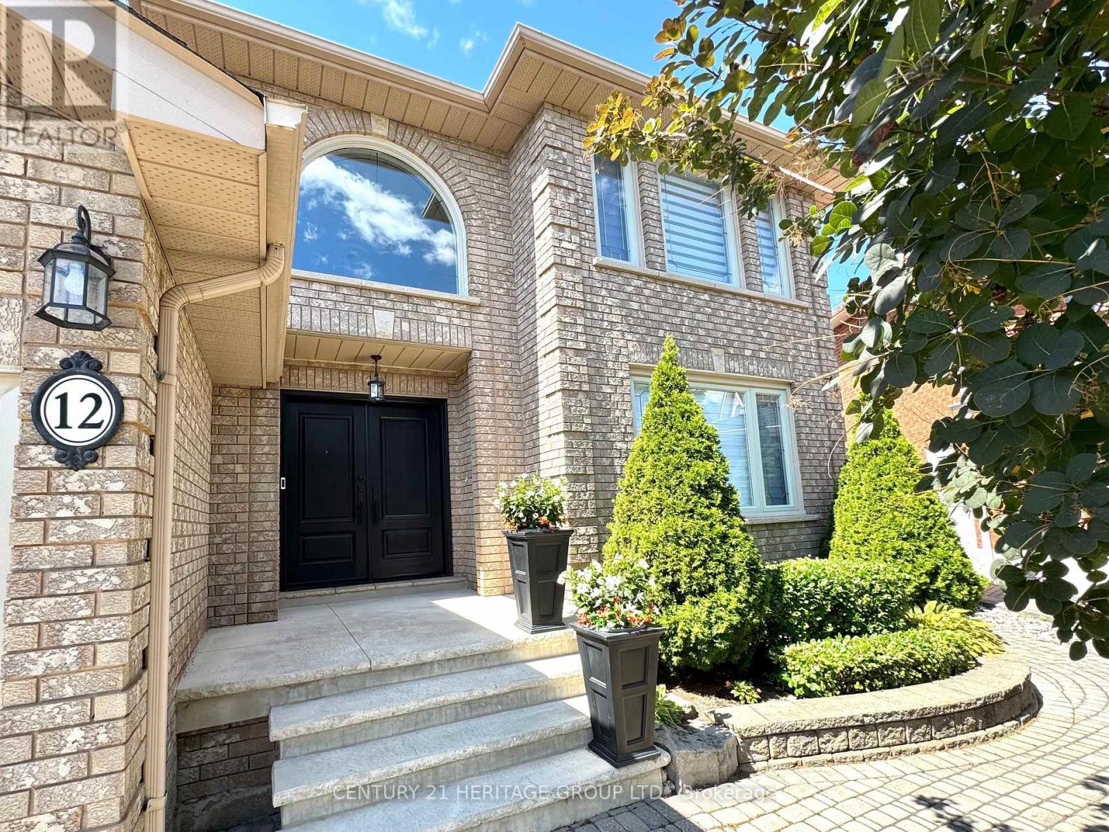 12 Lavinio Court, Vaughan, Ontario  L6A 1V8 - Photo 3 - N13678750