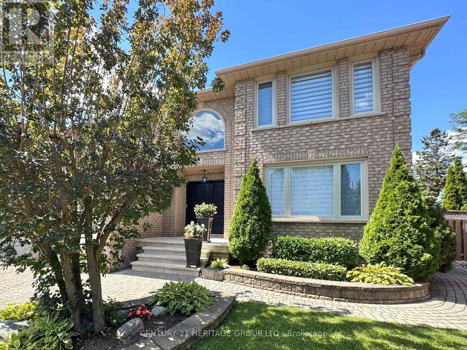 12 Lavinio Court, Vaughan, Ontario  L6A 1V8 - Photo 4 - N13678750