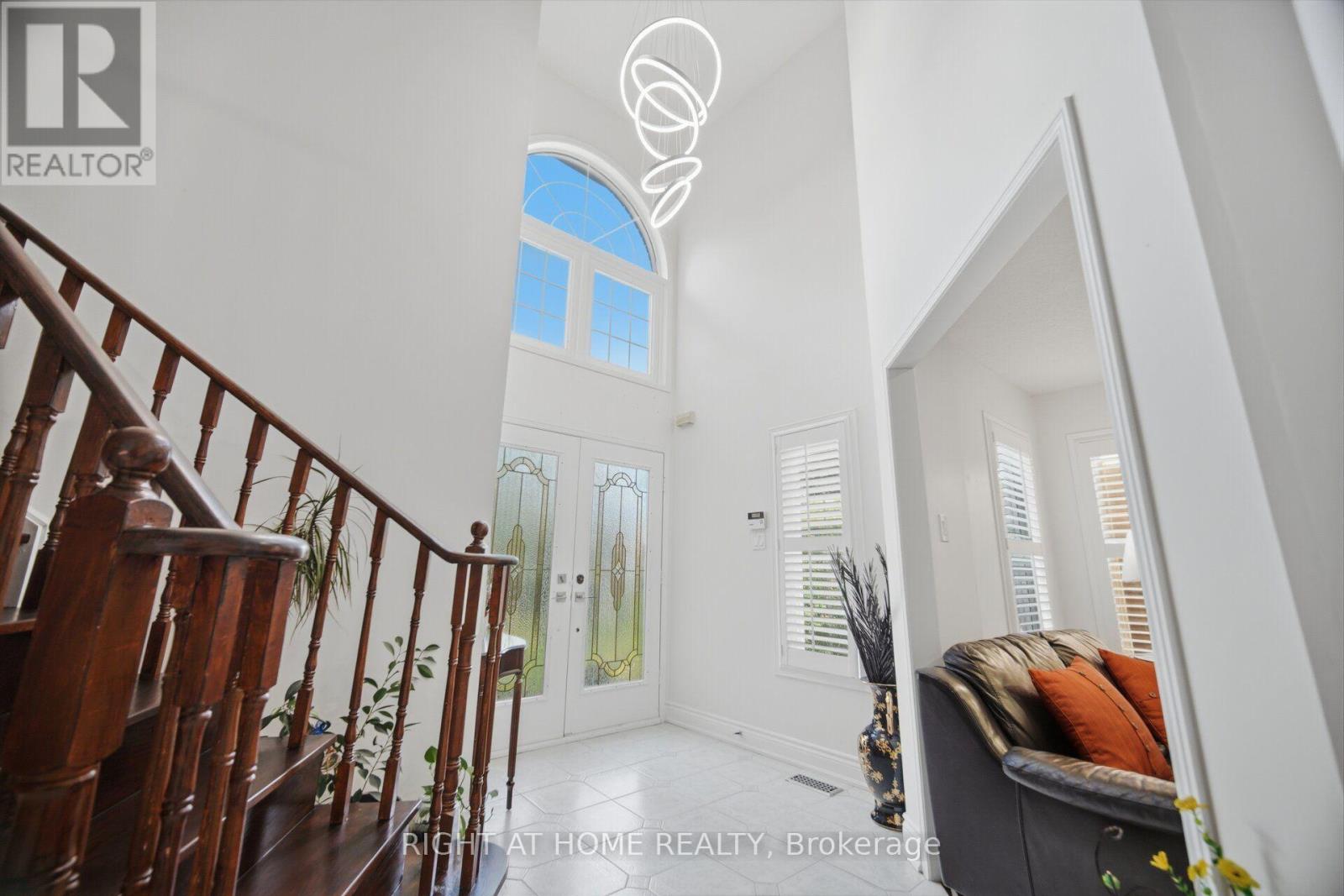 6379 Alderwood Trail, Mississauga, Ontario  L5N 6W9 - Photo 2 - W13687112