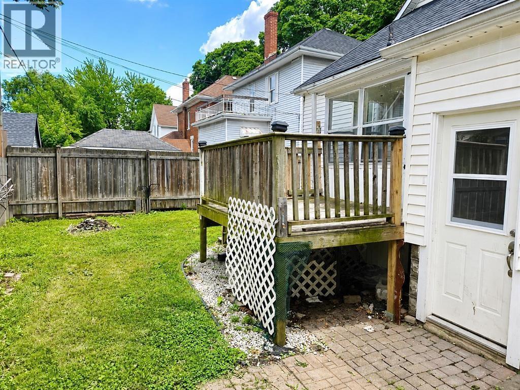 366 Cromwell Street, Sarnia, Ontario  N7T 3Y8 - Photo 2 - 26020125