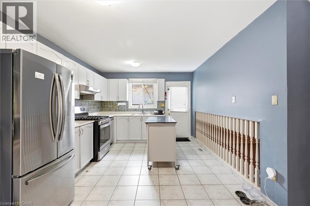 18 Anne Court, Grimsby, Ontario  L3M 5B4 - Photo 4 - 40854795