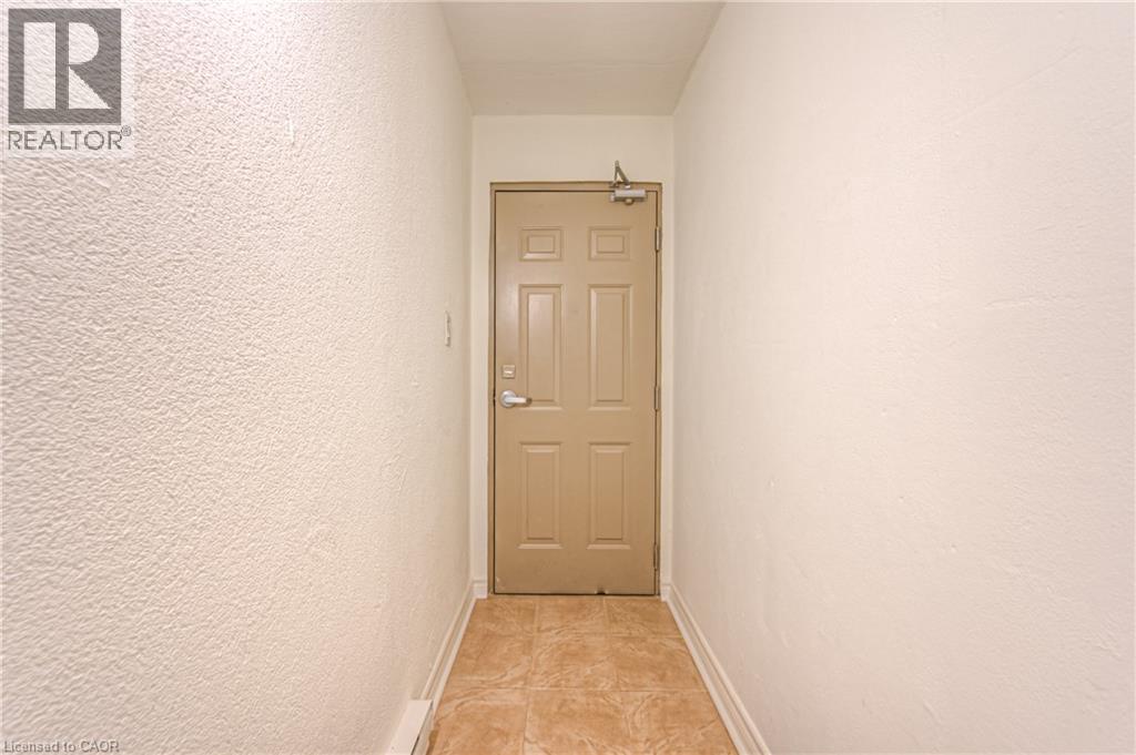 2420 Baronwood Drive Unit# 32-01, Oakville, Ontario  L6M 0X6 - Photo 6 - 40856481