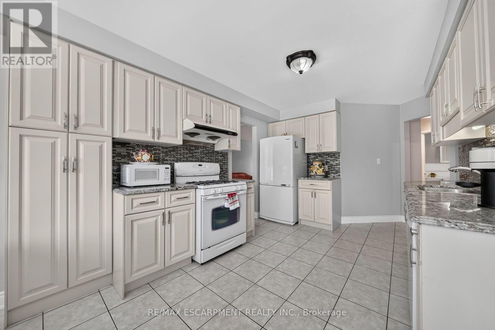 42 Hillgarden Drive, Hamilton, Ontario  L8J 3R3 - Photo 15 - X13688728