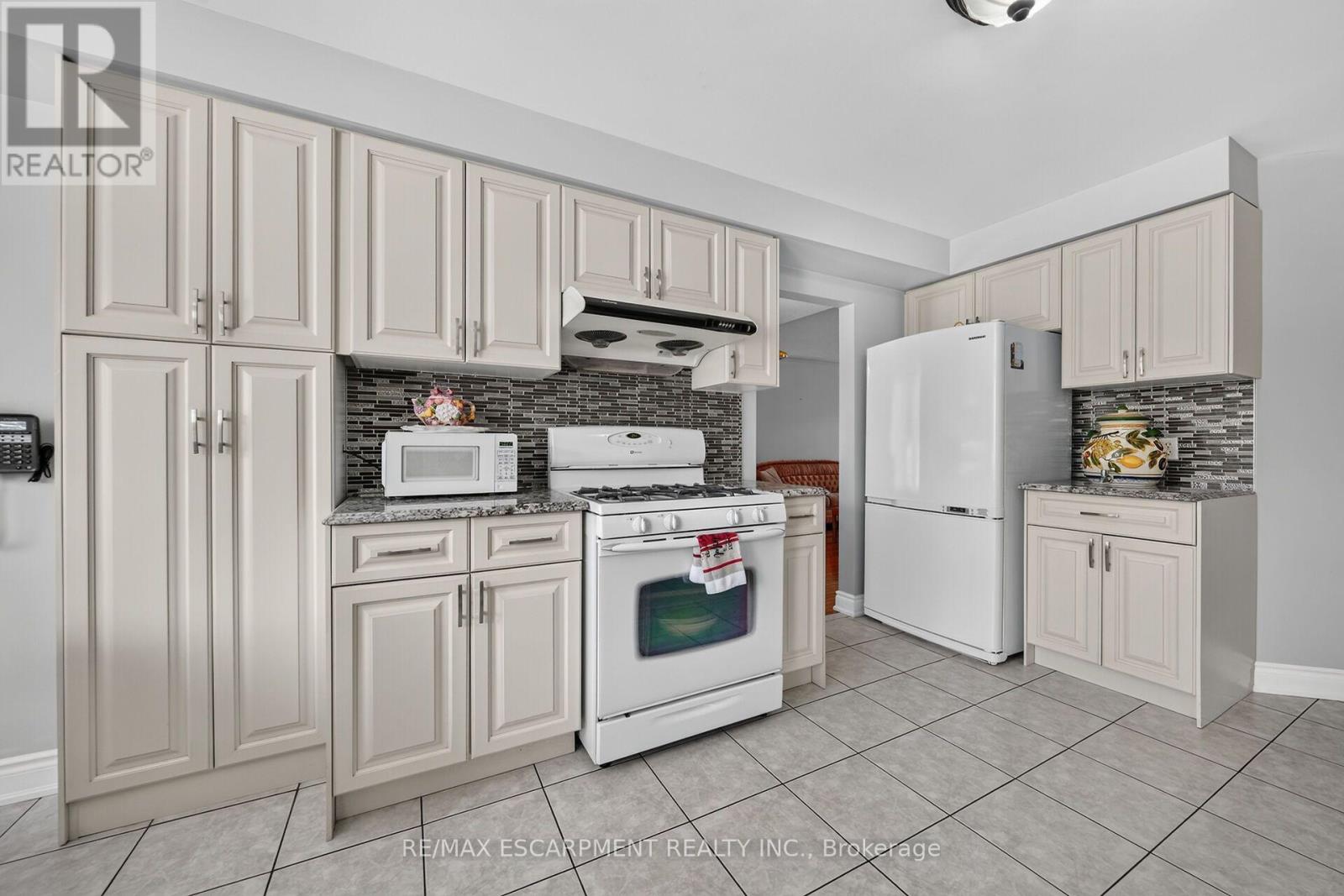 42 Hillgarden Drive, Hamilton, Ontario  L8J 3R3 - Photo 16 - X13688728