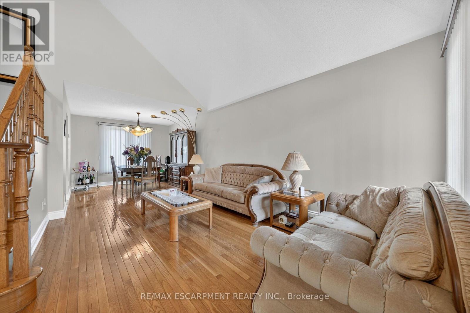 42 Hillgarden Drive, Hamilton, Ontario  L8J 3R3 - Photo 4 - X13688728