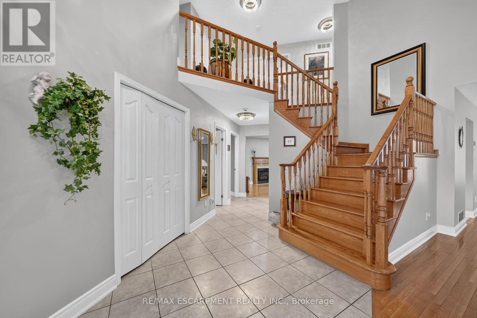 42 Hillgarden Drive, Hamilton, Ontario  L8J 3R3 - Photo 5 - X13688728