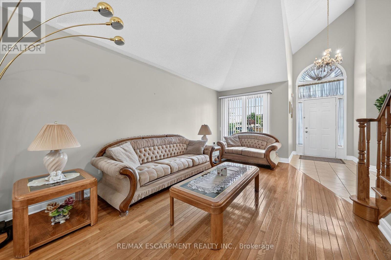 42 Hillgarden Drive, Hamilton, Ontario  L8J 3R3 - Photo 6 - X13688728