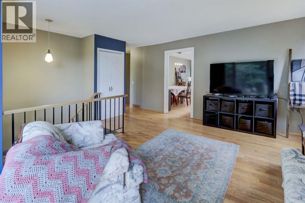128 Pineland Place NE, Calgary, Alberta  T1Y 3K2 - Photo 8 - A2325749