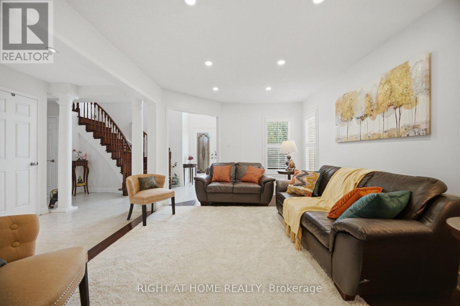 6379 Alderwood Trail, Mississauga, Ontario  L5N 6W9 - Photo 5 - W13687112