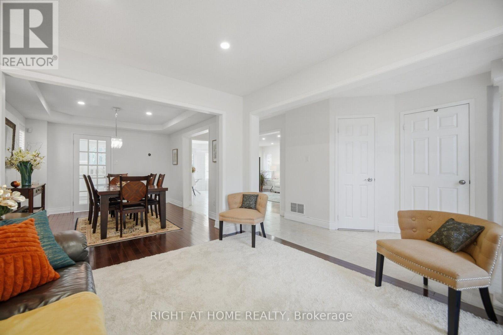 6379 Alderwood Trail, Mississauga, Ontario  L5N 6W9 - Photo 7 - W13687112