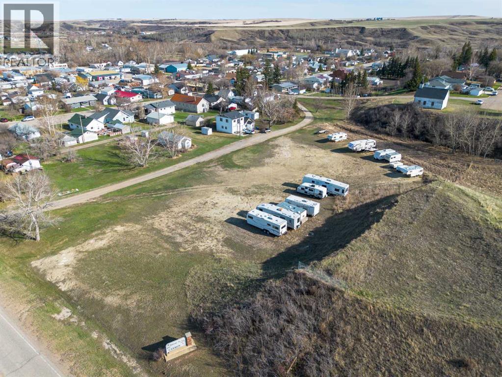 422 Elgin Avenue, Carbon, Alberta  T0M 0L0 - Photo 4 - A2270649