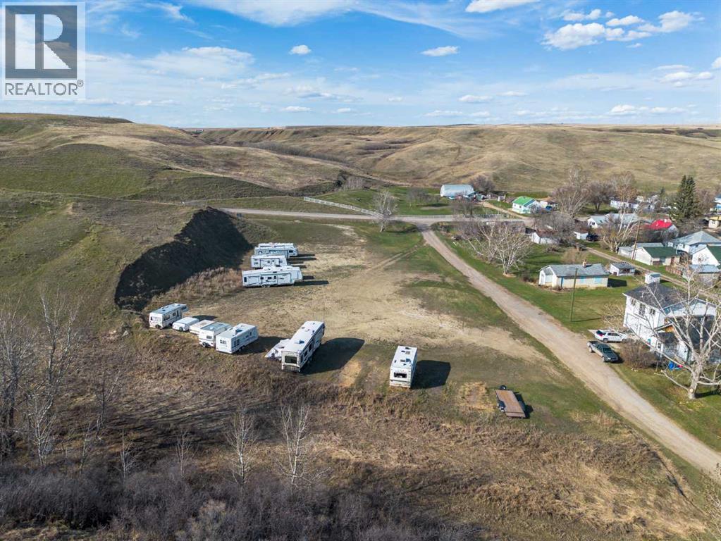 422 Elgin Avenue, Carbon, Alberta  T0M 0L0 - Photo 1 - A2270649