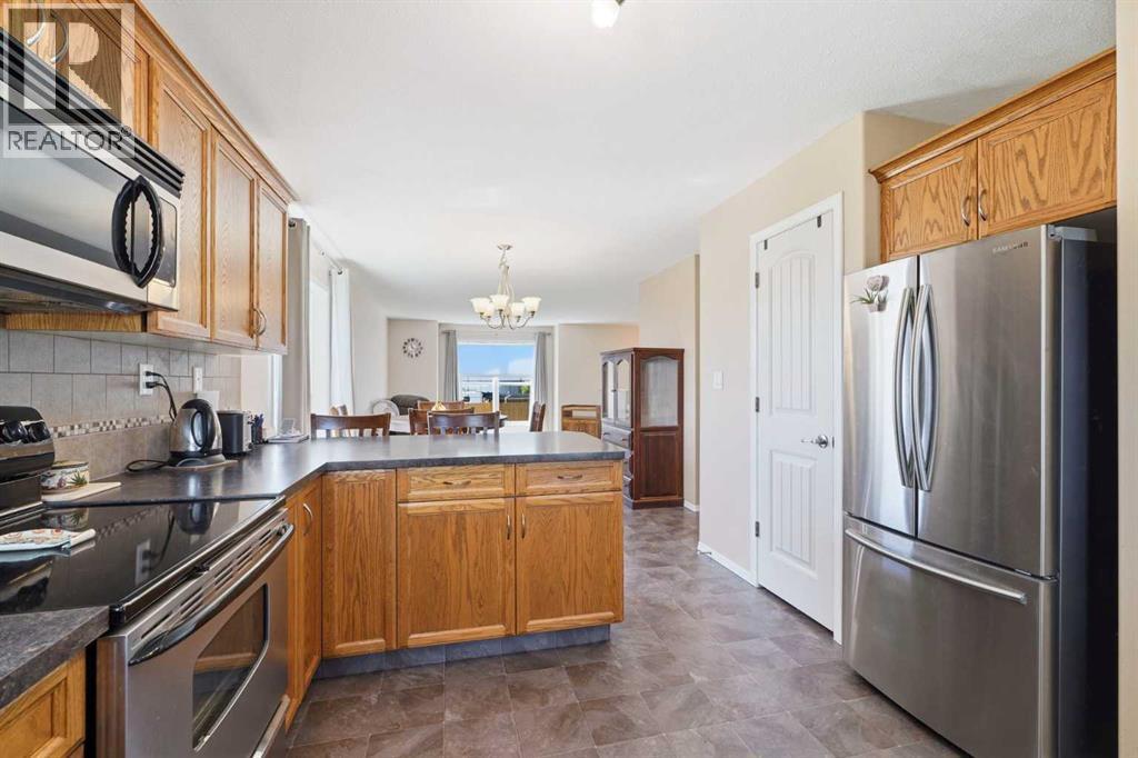 48 Vanson Close, Red Deer, Alberta  T4R 0G6 - Photo 4 - A2327187