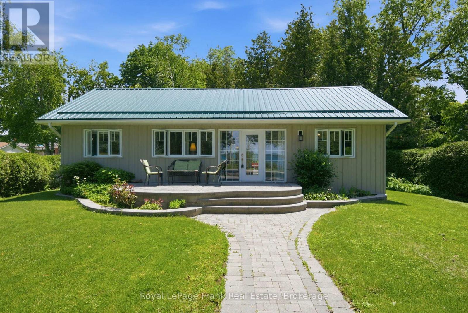 15 LAKESHORE ROAD