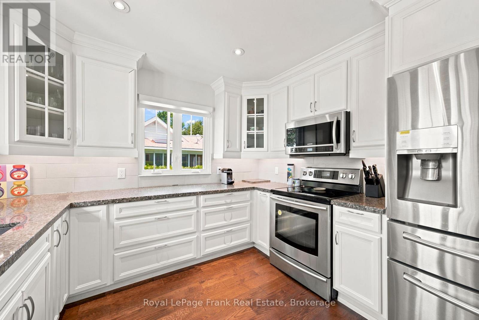 15 LAKESHORE ROAD