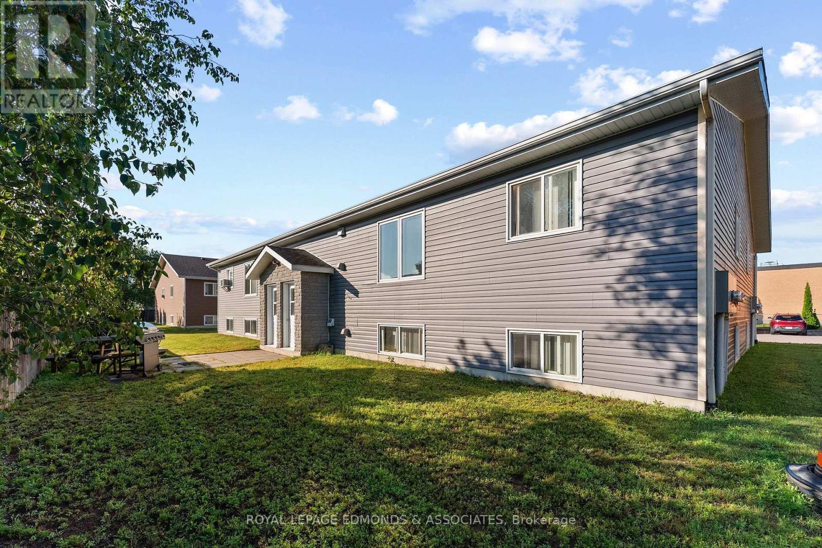 5 Renfrew Street, Petawawa, Ontario K8H 0B6 - Photo 10 - X13688928